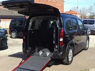 Używany Peugeot Rifter Access 2025 Czarny Minivan