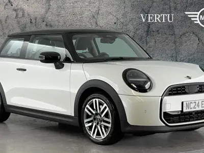 Usado Mini Cooper Hatch 154 HP (113 kW) 2024 Branco Citadino