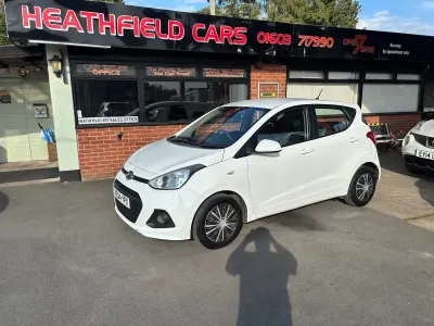 Used Hyundai i10 SE 67 HP (49 kW) 2015 White Hatchback