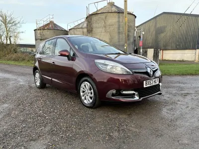 Usado Renault Scénic III Dynamique 110 CV (80 kW) 2013 Rojo Monovolumen