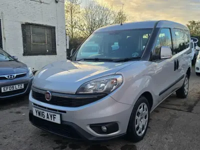 Usado Fiat Doblò Easy 2016 Plateado Monovolumen