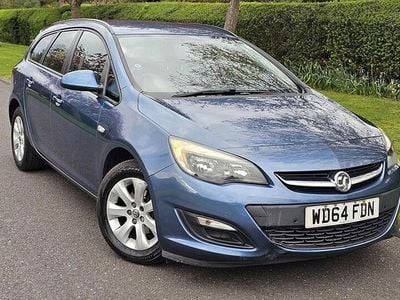 Used Vauxhall Astra Design Edition 115 HP (84 kW) 2015 Blue Estate