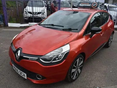 Used Renault Clio Dynamique 90 HP (66 kW) 2015 Red Hatchback