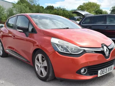 Used Renault Clio Dynamique 90 HP (66 kW) 2013 Red Hatchback
