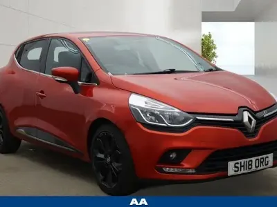 Used Renault Clio Iconic 90 HP (66 kW) 2018 Red Hatchback