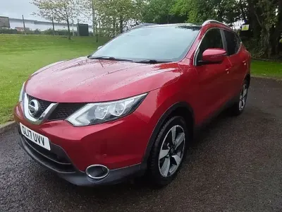 Used Nissan Qashqai N-Vision 115 HP (84 kW) 2017 Red SUV