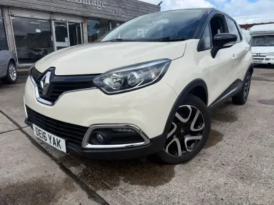 Used Renault Captur Dynamique 90 HP (66 kW) 2016 Cream/black SUV