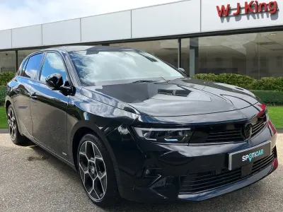Used Vauxhall Astra Ultimate 130 HP (95 kW) 2023 Black Hatchback