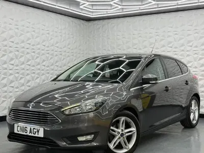 Used Ford Focus Zetec 120 HP (88 kW) 2016 Grey Hatchback