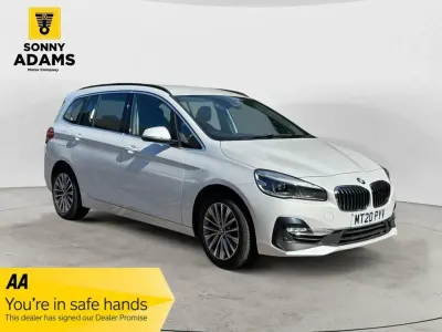 Begagnad BMW 218 Luxury Line 140 HK (102 kW) 2020 Vit Minibuss