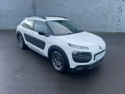 Used Citroën C4 Cactus Feel 100 HP (73 kW) 2015 White Hatchback