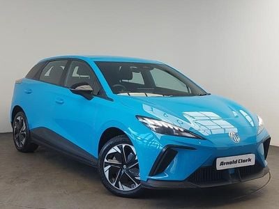 Begagnad MG MG4 EV SE 125 kW (170 HK) 2023 Blå Halvkombi
