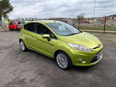 Usado Ford Fiesta Titanium 96 HP (70 kW) 2009 Verde Citadino