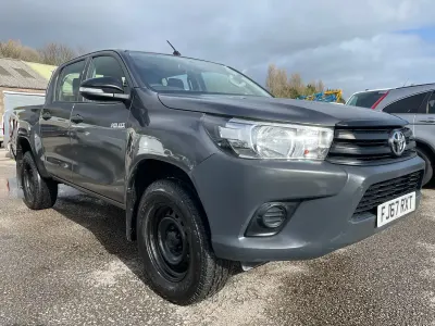 Käytetty Toyota HiLux Active 150 HP (110 kW) 2017 Harmaa Nouto
