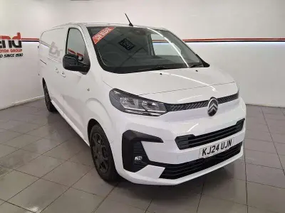 Used Citroën Dispatch 120 HP (88 kW) 2024 White MPV