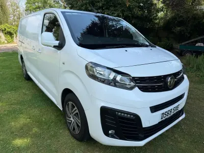 Gebraucht Vauxhall Vivaro Sportive 2019 Weiß Van / Kleinbus