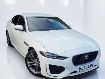 Gebraucht Jaguar XE R-Dynamic 204 PS (150 kW) 2023 Weiß Limousine