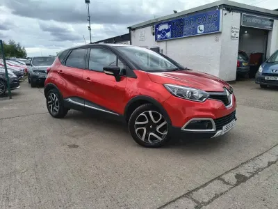 Used Renault Captur Signature 90 HP (66 kW) 2015 Red/black SUV