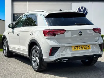 Usado VW T-Roc R-line 150 HP (110 kW) 2025 Cinzento SUV