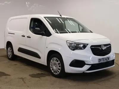 Używany Vauxhall Combo Sportive 100 KM (73 kW) 2020 Biały Minivan