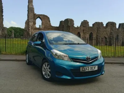 Used Toyota Yaris 101 HP (74 kW) 2013 Turquoise Hatchback
