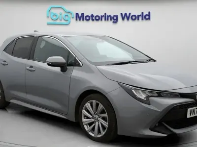 Usado Toyota Corolla Design 122 HP (89 kW) 2022 Cinzento Citadino