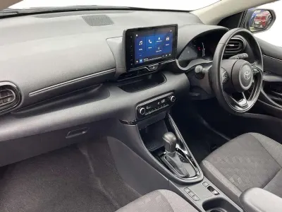 Używany Toyota Yaris Hybrid Design 113 KM (83 kW) 2024 Niebieski Hatchback