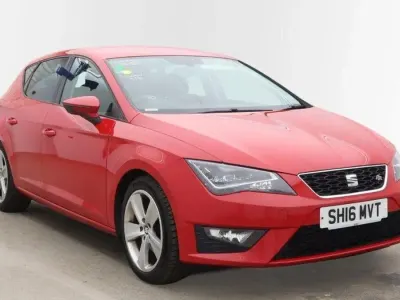 Begagnad Seat Leon FR 150 HK (110 kW) 2016 Röd Halvkombi
