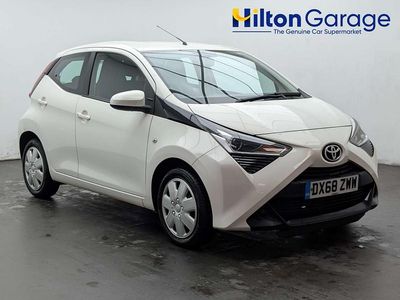 Used Toyota Aygo X-play 71 HP (52 kW) 2018 White Hatchback