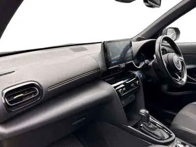 Usado Toyota Yaris Cross 113 HP (83 kW) 2022 Amarelo SUV