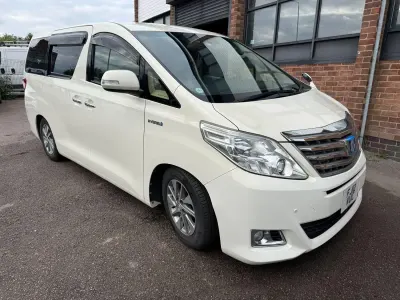 Usado Toyota Alphard 2023 Branco Monovolume