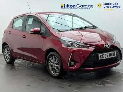 Begagnad Toyota Yaris 2017 Röd Halvkombi