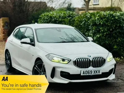 Usado BMW 118 M Sport 150 HP (110 kW) 2019 Branco Citadino
