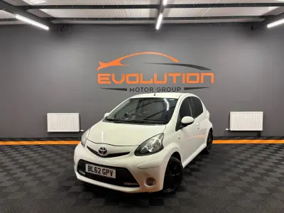 Begagnad Toyota Aygo 68 HK (50 kW) 2013 Vit Halvkombi