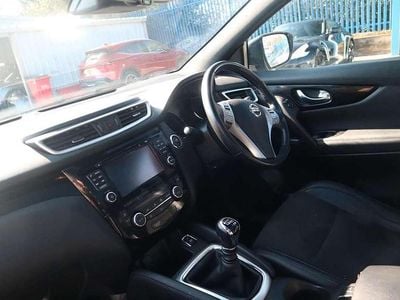 Used Nissan Qashqai N-Vision 115 HP (84 kW) 2017 Black SUV