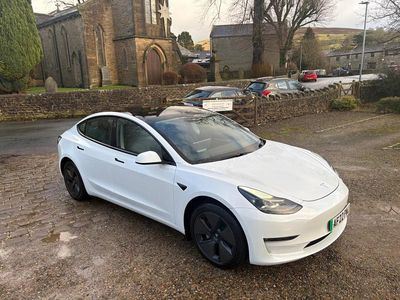 Begagnad Tesla Model 3 Long Range AWD 77 kW (106 HK) 2022 Vit Sedan