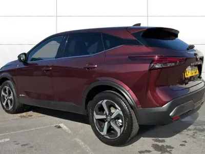 Begagnad Nissan Qashqai N-Connecta 190 HK (139 kW) 2023 Röd SUV