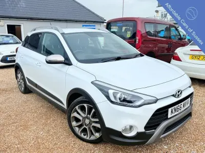 Used Hyundai i20 Active 100 HP (73 kW) 2016 White Hatchback