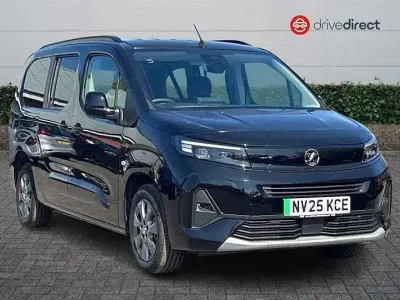 Nouă Vauxhall Combo Ultimate 100 kW (136 CP) 2025 Negru Monovolum