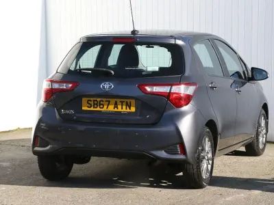 Usado Toyota Yaris 2017 Gris Utilitario