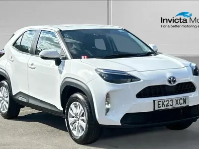 Used Toyota Yaris 116 HP (85 kW) 2023 White Hatchback