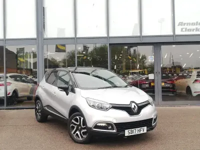 Used Renault Captur Dynamique 90 HP (66 kW) 2017 Silver SUV