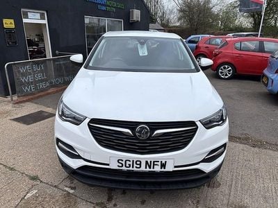 Used Vauxhall Grandland X S 130 HP (95 kW) 2019 White SUV