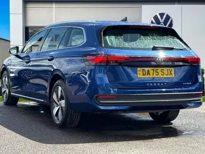 Used VW Passat Life 204 HP (150 kW) 2025 Blue Estate