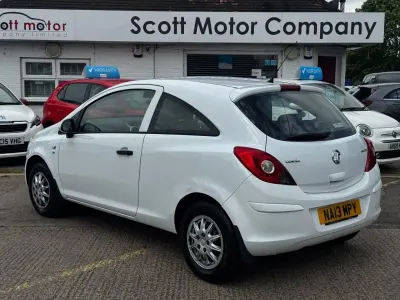 Used Vauxhall Corsa S 65 HP (47 kW) 2013 White Hatchback