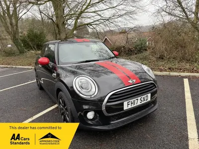 Begagnad Mini Cooper Hatch 136 HK (100 kW) 2017 Svart Halvkombi