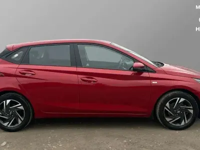 Używany Hyundai i20 SE 99 KM (72 kW) 2023 Czerwony Hatchback