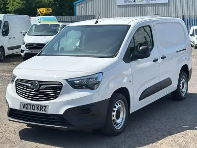 Used Vauxhall Combo Edition 100 HP (73 kW) 2020 White MPV