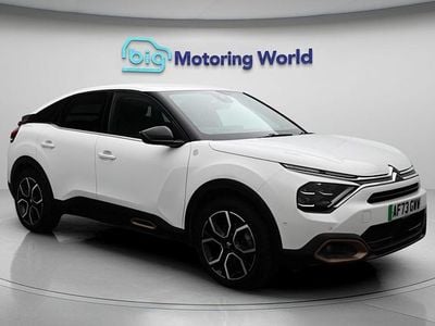 Begagnad Citroën e-C4 100 kW (136 HK) 2023 Vit Halvkombi