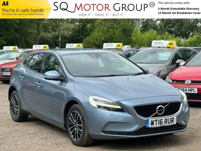 Used Volvo V40 Momentum 120 HP (88 kW) 2016 Blue Hatchback